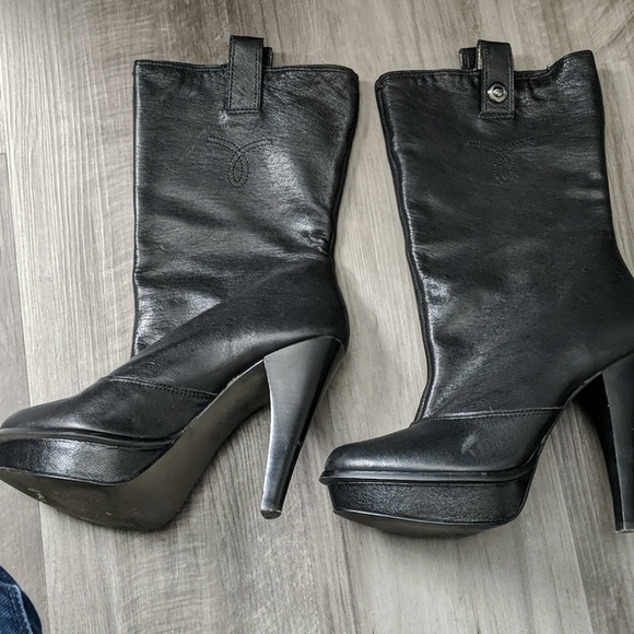 Reposh, cute pair of Calvin Klein boots - Picture 2 of 8